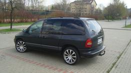 Chrysler Voyager III Minivan 2.4 i 150KM 110kW 1995-2000