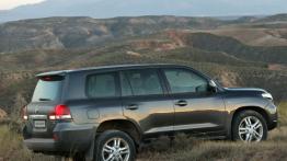 Toyota Land Cruiser 200 - prawy bok