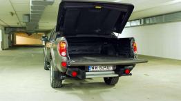 Elegant w gumowcach - Mitsubishi L200