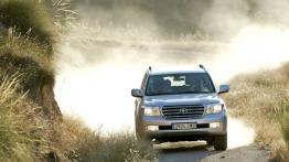 Toyota Land Cruiser 200 - widok z przodu