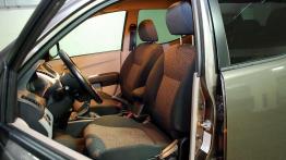 Elegant w gumowcach - Mitsubishi L200