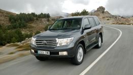 Toyota Land Cruiser 200 - widok z przodu