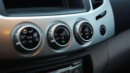 Elegant w gumowcach - Mitsubishi L200