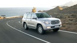 Toyota Land Cruiser 200 - widok z przodu