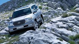Toyota Land Cruiser 200 - widok z przodu