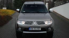 Elegant w gumowcach - Mitsubishi L200