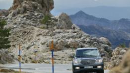 Toyota Land Cruiser 200 - widok z przodu