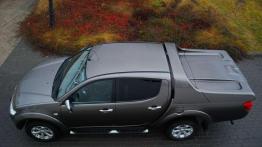 Elegant w gumowcach - Mitsubishi L200