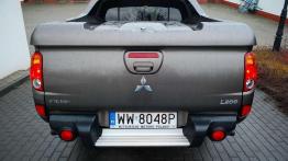 Elegant w gumowcach - Mitsubishi L200