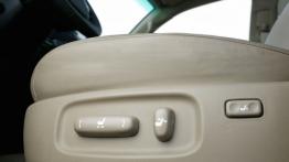 Toyota Land Cruiser 200 - sterowanie regulacją foteli