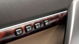 Toyota Land Cruiser 200 - sterowanie w drzwiach