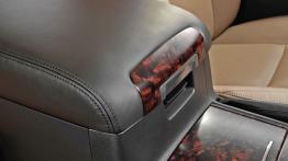 Toyota Land Cruiser 200 - podłokietnik przedni