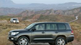 Toyota Land Cruiser 200 - lewy bok
