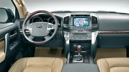 Toyota Land Cruiser 200 - pełny panel przedni