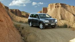 Toyota Land Cruiser 200 - widok z przodu