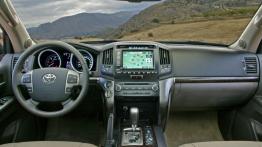 Toyota Land Cruiser 200 - pełny panel przedni