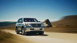 Toyota Land Cruiser 200 - widok z przodu