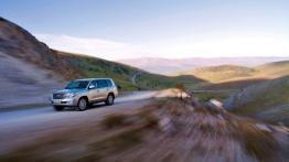 Toyota Land Cruiser 200 - widok z przodu