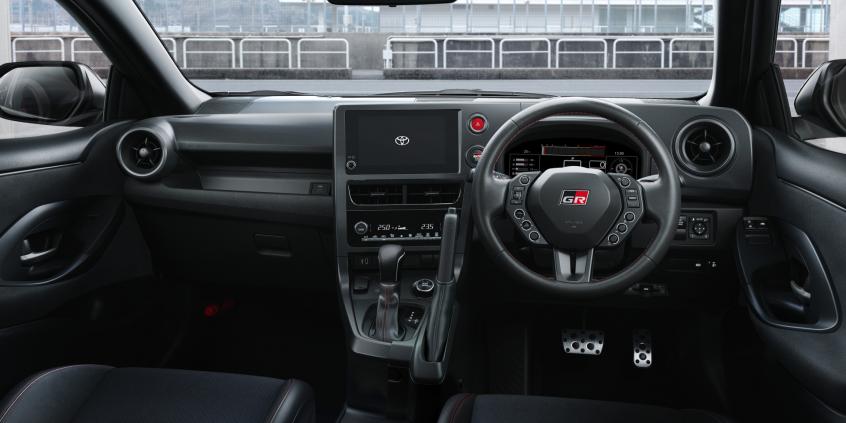 Toyota GR Yaris 2026 zyskała mniejszą kierownicę i nową charakterystykę prowadzenia