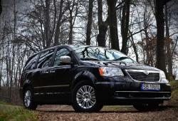 Lancia Voyager Van Seria 2 2.8 178KM 131kW od 2014 - Oceń swoje auto