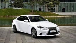 Lexus IS III 300h F-Sport (2014) - widok z przodu