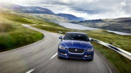 Jaguar XE 2.0d R-Sport (2015) - widok z przodu