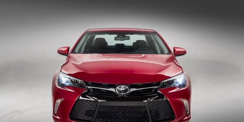 Toyota Camry Facelifting XSE (2015)