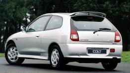 Mitsubishi Colt 2001 - widok z tyłu