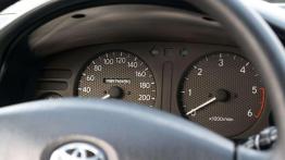 Oczy szeroko zamknięte - Toyota Corolla VIII (E11) (1997-2001)