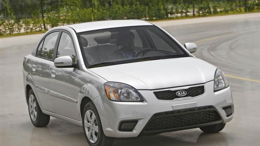 Kia Rio II Sedan Facelifting 1.4 DOHC 97KM 71kW 2010-2011