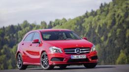 Mercedes A 180 (W176) 2012 - widok z przodu