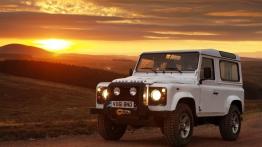 Land Rover Defender 2012 - lewy bok