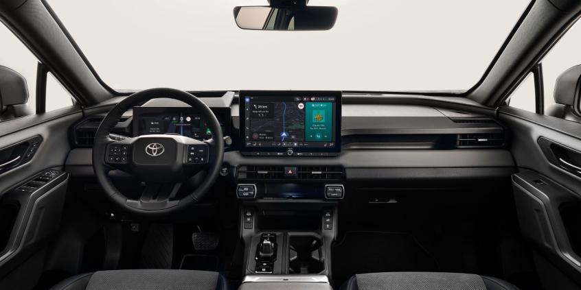 Toyota RAV4 Hybrid vs Honda CR-V e:HEV – japońscy giganci hybryd: multimedia i zawieszenie