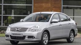 Nissan Almera 2013 - widok z przodu