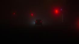 Światła przeciwmgielne – przepisy, kiedy używać i jaki grozi mandat? Pełny poradnik kierowcy 2025