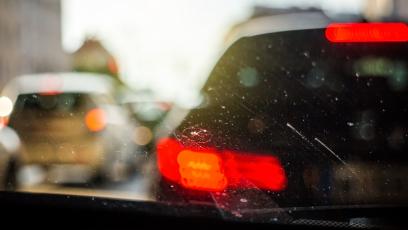 UE wprowadza nowe światła hamowania. Kierowcy zobaczą je już od 7 lipca 2026 r.