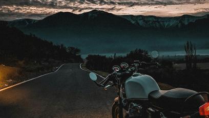 Ubezpieczenie motocykla zimą – jak oszczędzić i nie stracić ochrony? Poradnik 2025/2026