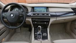 BMW Seria 7 L  F02 - pełny panel przedni