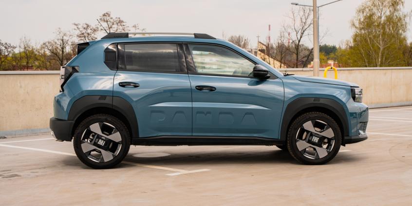 Fiat Grande Panda Hybrid La Prima urzeka prostotą i zaskakuje przestrzenią. Włosi wrócili do formy