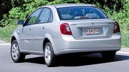 Daewoo Nubira II Hatchback 2.0 i 133KM 98kW 1999-2003