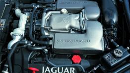 Jaguar XK 2003 - silnik