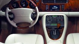 Jaguar XK 2003 - kokpit
