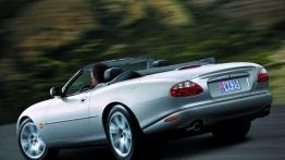 Jaguar XK 2003 - widok z tyłu