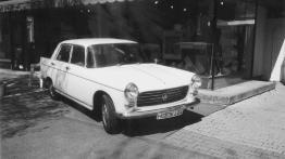 Peugeot 404 - widok z przodu