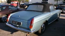 Peugeot 404 - widok z tyłu