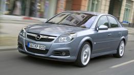 Opel Vectra Hatchback 2005 - widok z przodu