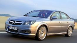 Opel Vectra Hatchback 2005 - widok z przodu