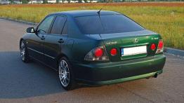 Japońskie BMW - Lexus IS (1999-2005)
