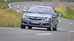 Opel Vectra Hatchback 2005 - widok z przodu