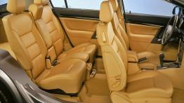 Opel Vectra Hatchback 2005 - widok ogólny wnętrza